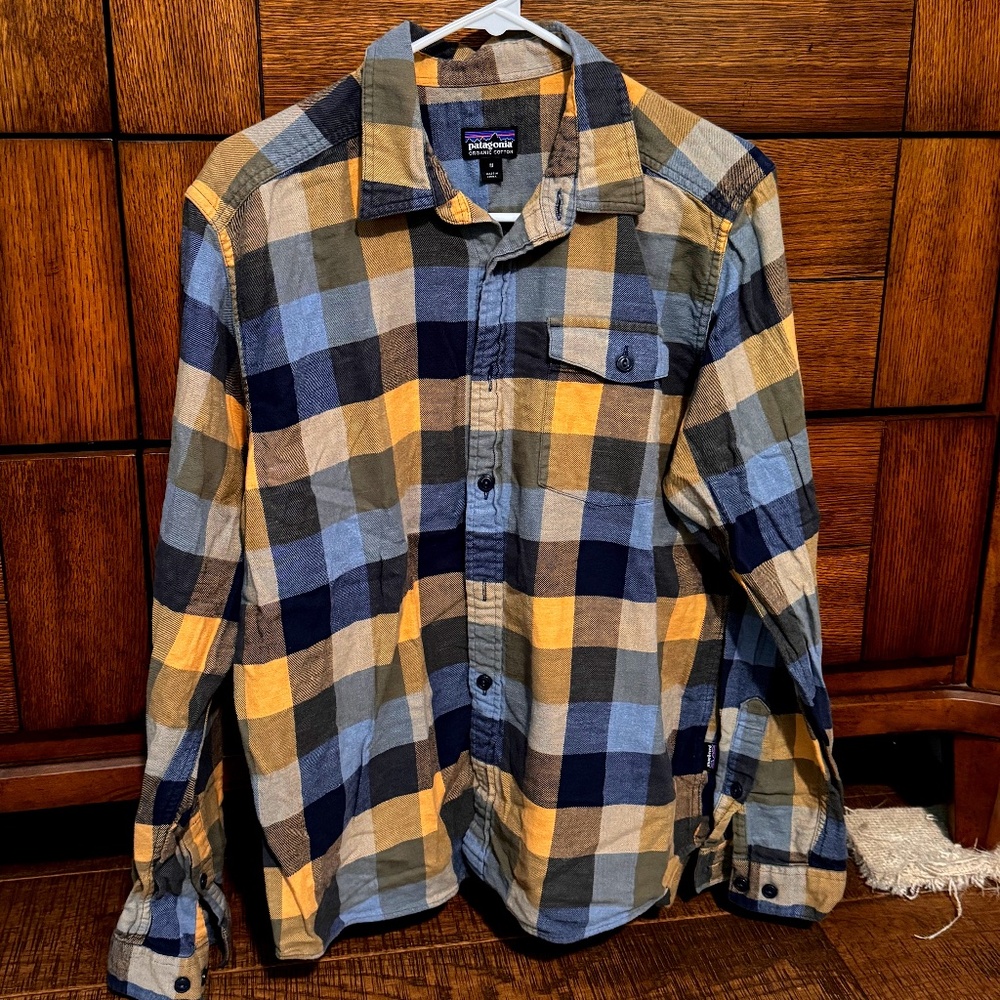 Patagonia Long Sleeved Mid-Weight Fjord Flannel Shirt - Medium
